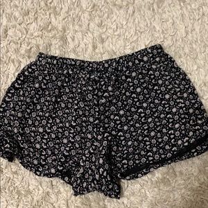 BRANDY MELVILLE: comfy floral shorts